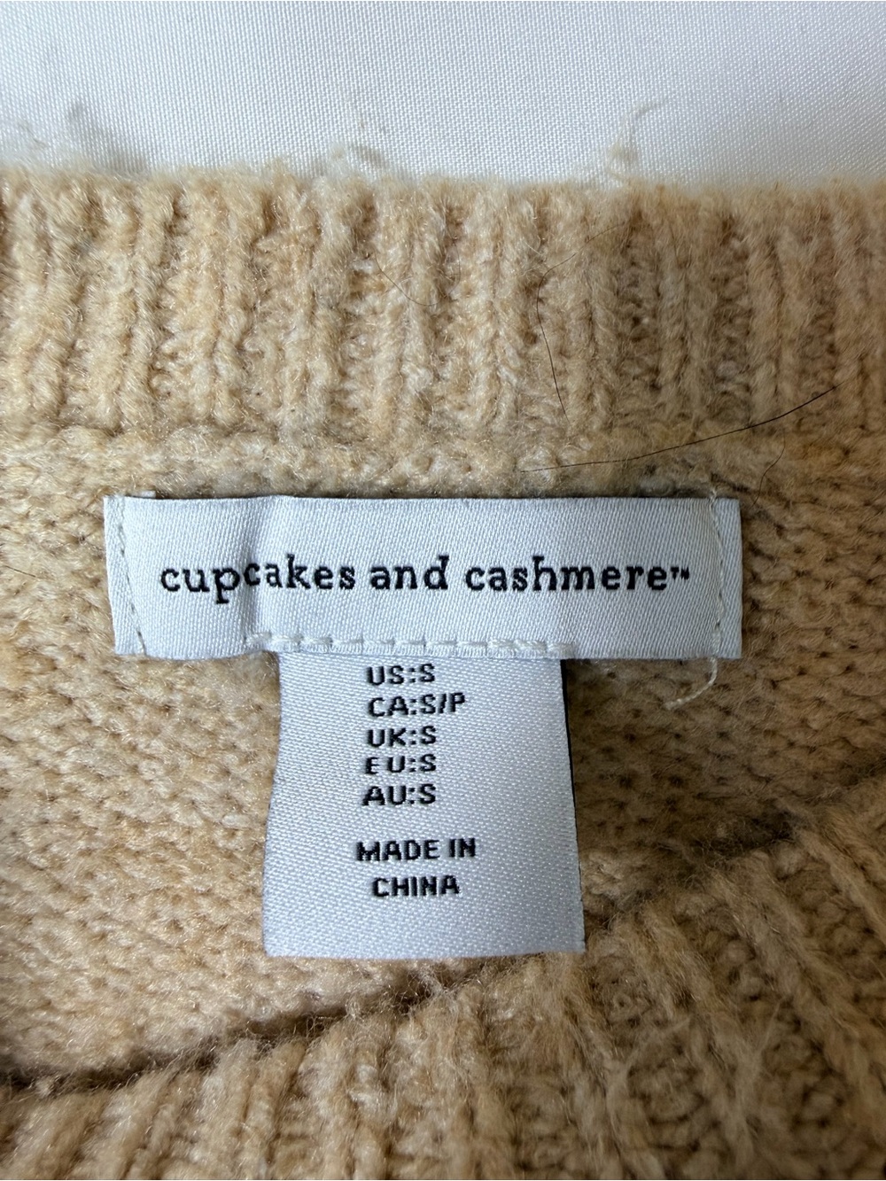 Cupcakes And Cashmere Cream Beige Red Heart Sweater Womens Size Small - Picture 2 of 5